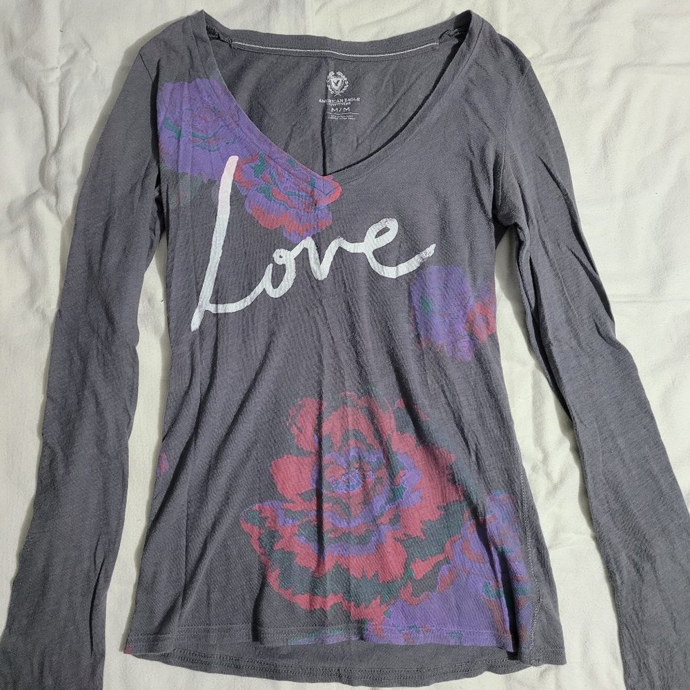 American Eagle grey floral long sleeve shirt in a size medium
